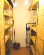 Wandschrank - Abstellkammer /walk-in cupboard Wandschrank - Abstellkammer /walk-in cupboard