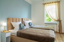kleines Schlafzimmer und die zwei EinzelBoxspring-Betten kleines Schlafzimmer und die zwei EinzelBoxspring-Betten
