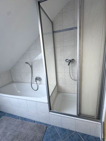 Vollausgestattete große Dachwohnung und Parkplatz Bild 5 Vollausgestattete große Dachwohnung und Parkplatz Bild 5