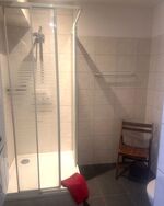 Einzelzimmer 1 Bad mit Dusche und WC Einzelzimmer 1 Bad mit Dusche und WC