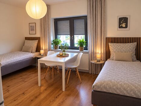 Schöne Wohnung für 6 Personen, Einzelbetten, WLAN, Parkplatz Schöne Wohnung für 6 Personen, Einzelbetten, WLAN, Parkplatz