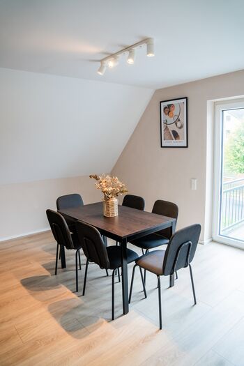 HOCHWERTIG EINGERICHTET | 3 ZIMMER | FREE PARKING - WiFi Bild 2 HOCHWERTIG EINGERICHTET | 3 ZIMMER | FREE PARKING - WiFi Bild 2