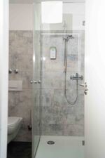 Badezimmer mit Dusche Badezimmer mit Dusche