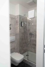 Badezimmer mit Dusche Badezimmer mit Dusche
