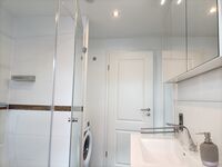 Bad mit Dusche und Wanne Bad mit Dusche und Wanne
