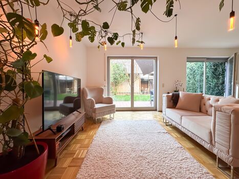 Großes 4SZ Haus mit Terrasse, Grill & Garten | Nähe München Großes 4SZ Haus mit Terrasse, Grill & Garten | Nähe München