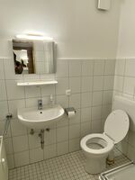 Eigenes Badezimmer mit Dusche und WC Eigenes Badezimmer mit Dusche und WC