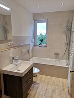 Bad mit Waschmaschine und Trockner / Burgpanorama 3 BZ / 2 BA Bad mit Waschmaschine und Trockner / Burgpanorama 3 BZ / 2 BA