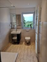 Dusche und WS / Burgpanorama 3 BR/ 2 BA Dusche und WS / Burgpanorama 3 BR/ 2 BA