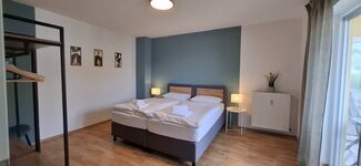 Schlafzimmer mit Balkon / Sonnenberg 3 BR Schlafzimmer mit Balkon / Sonnenberg 3 BR