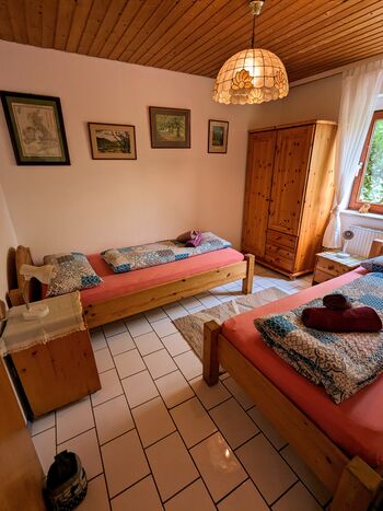 Schlafzimmer im UG mit 2 Einzelbetten Schlafzimmer im UG mit 2 Einzelbetten