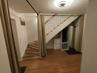 Flur mit Abstellmöglichkeiten und Garderobe Flur mit Abstellmöglichkeiten und Garderobe