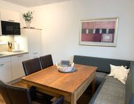 Voll ausgestattete Küche mit Essbereich Voll ausgestattete Küche mit Essbereich