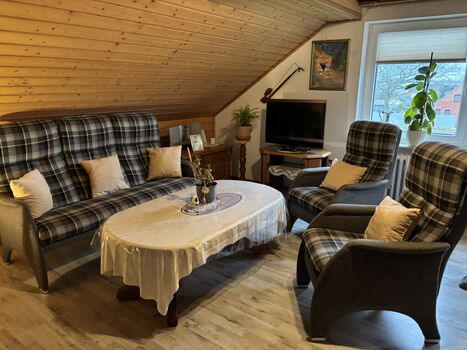 ruhige Oberwohnung mit separater Terrasse ruhige Oberwohnung mit separater Terrasse