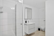 Sauberes Badezimmer mit Spiegelschrank & Waschtisch – gepflegt und funktional in der Altstadt Sauberes Badezimmer mit Spiegelschrank & Waschtisch – gepflegt und funktional in der Altstadt