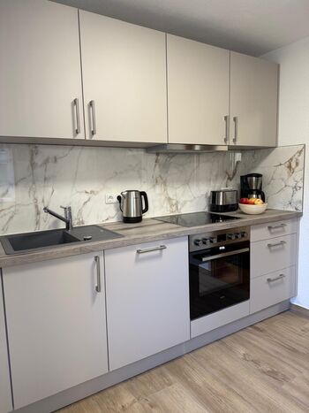 Neu saniert, hochwertig möbliert und ausgestattet Picture 3 Neu saniert, hochwertig möbliert und ausgestattet Picture 3