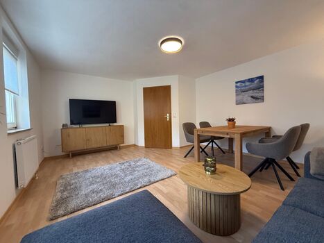 Neu saniert, hochwertig möbliert und ausgestattet Picture 5 Neu saniert, hochwertig möbliert und ausgestattet Picture 5