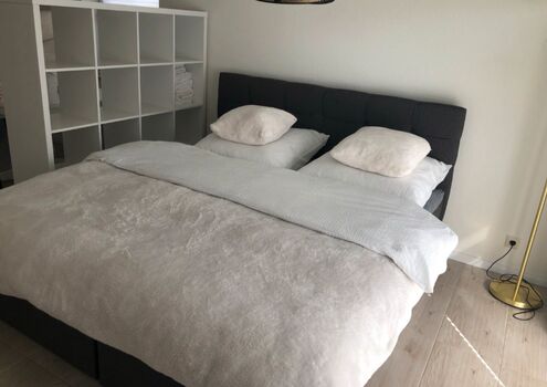 Moderne möblierte 1-Zimmer-Wohnung mit Balkon & Garage Moderne möblierte 1-Zimmer-Wohnung mit Balkon & Garage