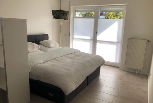 Moderne möblierte 1-Zimmer-Wohnung mit Balkon & Garage Zdjęcie 2 Moderne möblierte 1-Zimmer-Wohnung mit Balkon & Garage Zdjęcie 2