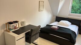 Komplettes Haus nördlich von Hamburg City und direkt an A7 Bild 1 Komplettes Haus nördlich von Hamburg City und direkt an A7 Bild 1