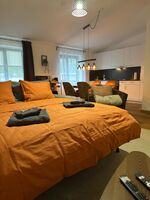 Wohn und Essbereich mit Schlafsofa Wohn und Essbereich mit Schlafsofa