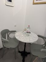 Kompakte Sitzecke – ideal zum Frühstücken oder Arbeiten. Kompakte Sitzecke – ideal zum Frühstücken oder Arbeiten.