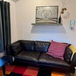 Gemütliches Ledersofa für entspannte Abende. Gemütliches Ledersofa für entspannte Abende.