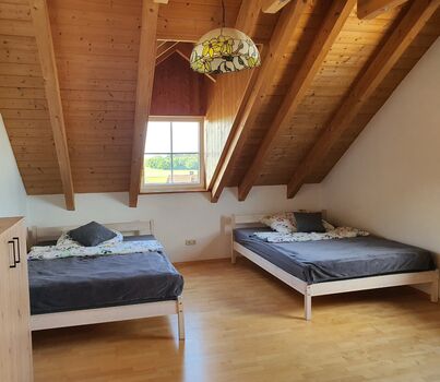 1. Zweibettzimmer mit 140 cm Betten 1. Zweibettzimmer mit 140 cm Betten