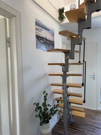 Raumspartreppe ins OG Raumspartreppe ins OG