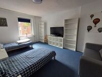 2-Bett Zimmer mit TV 2-Bett Zimmer mit TV