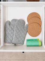 Küche - Schublade unter dem Backofen, Müllbeutel, Backpapier, Ofenhandschuhe inklusive Küche - Schublade unter dem Backofen, Müllbeutel, Backpapier, Ofenhandschuhe inklusive