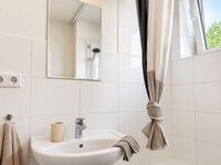 Ansicht Badezimmer zum Waschbecken Ansicht Badezimmer zum Waschbecken
