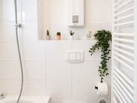 Ansicht Badezimmer zur Toilette Ansicht Badezimmer zur Toilette