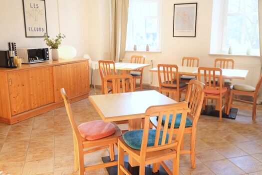 "PENSION Berggasse": Gemeinschaftsküche · WLAN · Smart-TV · Parkplätze Bild 2 "PENSION Berggasse": Gemeinschaftsküche · WLAN · Smart-TV · Parkplätze Bild 2