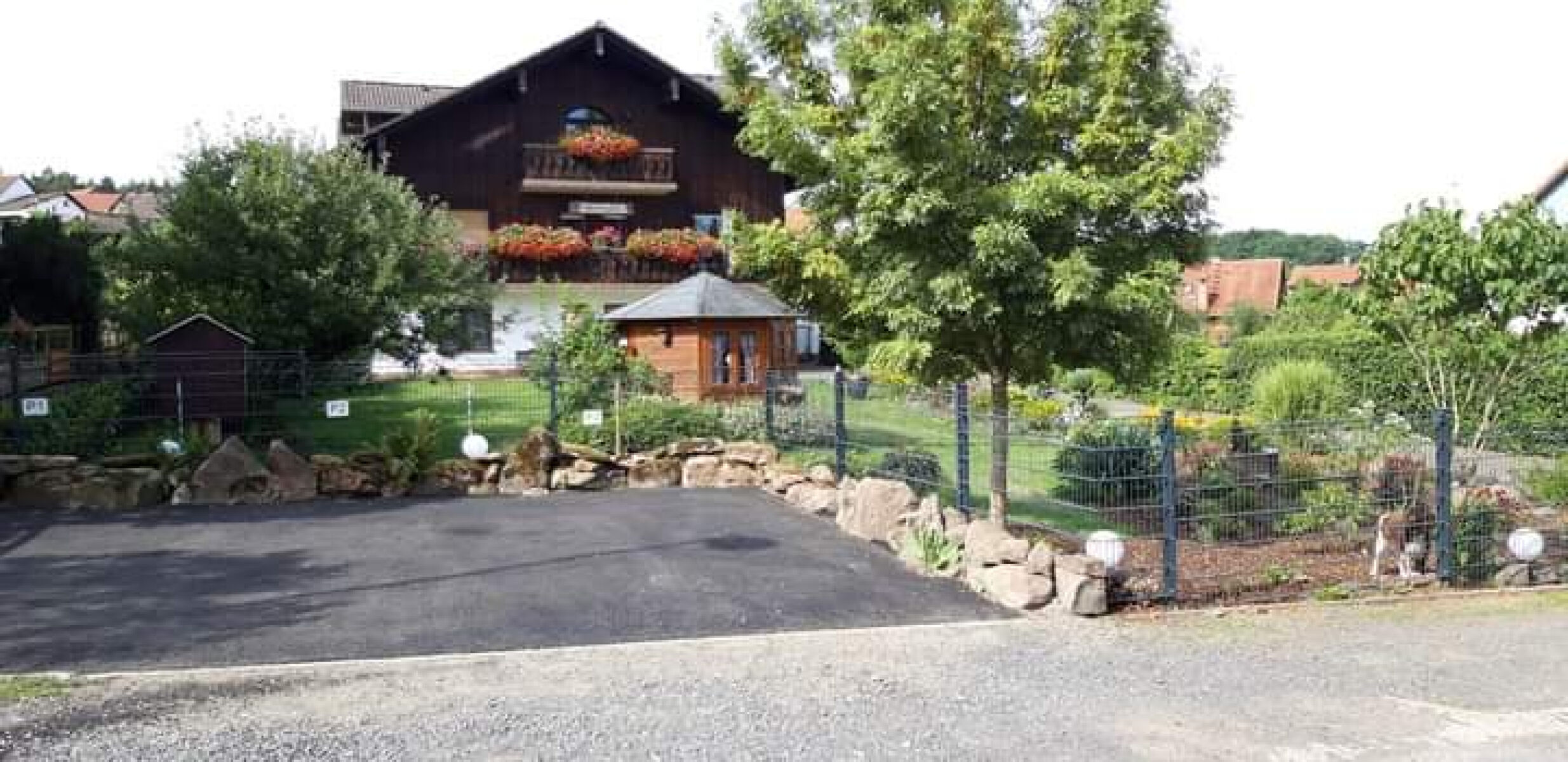 Haus Spessartwald mit Parkplatz Haus Spessartwald mit Parkplatz