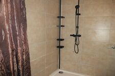 Große Dusche in modernem Bad Große Dusche in modernem Bad