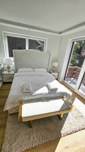 Schöne Neubau 65m² City Wohnung Wlan: R Schöne Neubau 65m² City Wohnung Wlan: R