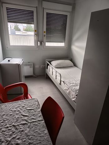 Möblierte Container-Zimmer mit 2–4 Betten zu vermieten – Für Möblierte Container-Zimmer mit 2–4 Betten zu vermieten – Für