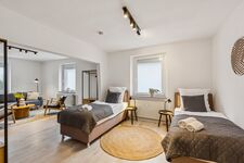 3 Wohnungen/20 Schlafplätze-Parkplatz,Küche,Garten,WLAN,TV,Wohnzimmer Bild 12 3 Wohnungen/20 Schlafplätze-Parkplatz,Küche,Garten,WLAN,TV,Wohnzimmer Bild 12