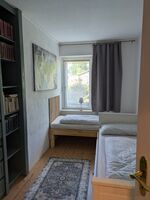 Schlafzimmer mit einem Einzeln und einem Doppelten (ausziehbar) Betten Schlafzimmer mit einem Einzeln und einem Doppelten (ausziehbar) Betten