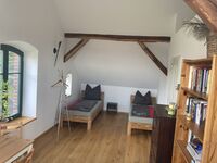 Zimmer 1 mit 2 Einzelbetten und Tisch/Sitzgruppe Zimmer 1 mit 2 Einzelbetten und Tisch/Sitzgruppe