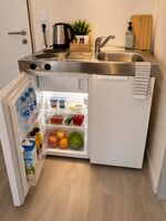 Küche Küche mit warmwasser | Kochfeld | Kühlschrank Küche Küche mit warmwasser | Kochfeld | Kühlschrank