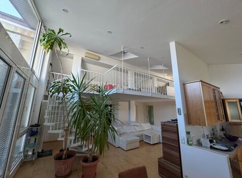 Stilvolle Penthouse-Maisonette & XXL Dachterrasse Stilvolle Penthouse-Maisonette & XXL Dachterrasse