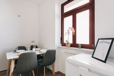 Esstisch mit 4 Stühlen Esstisch mit 4 Stühlen