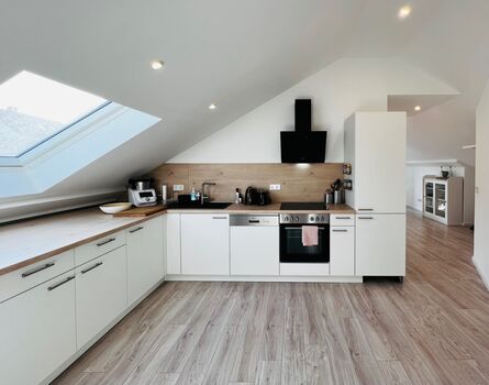 Ganze DG Wohnung für 4 Personen Ganze DG Wohnung für 4 Personen