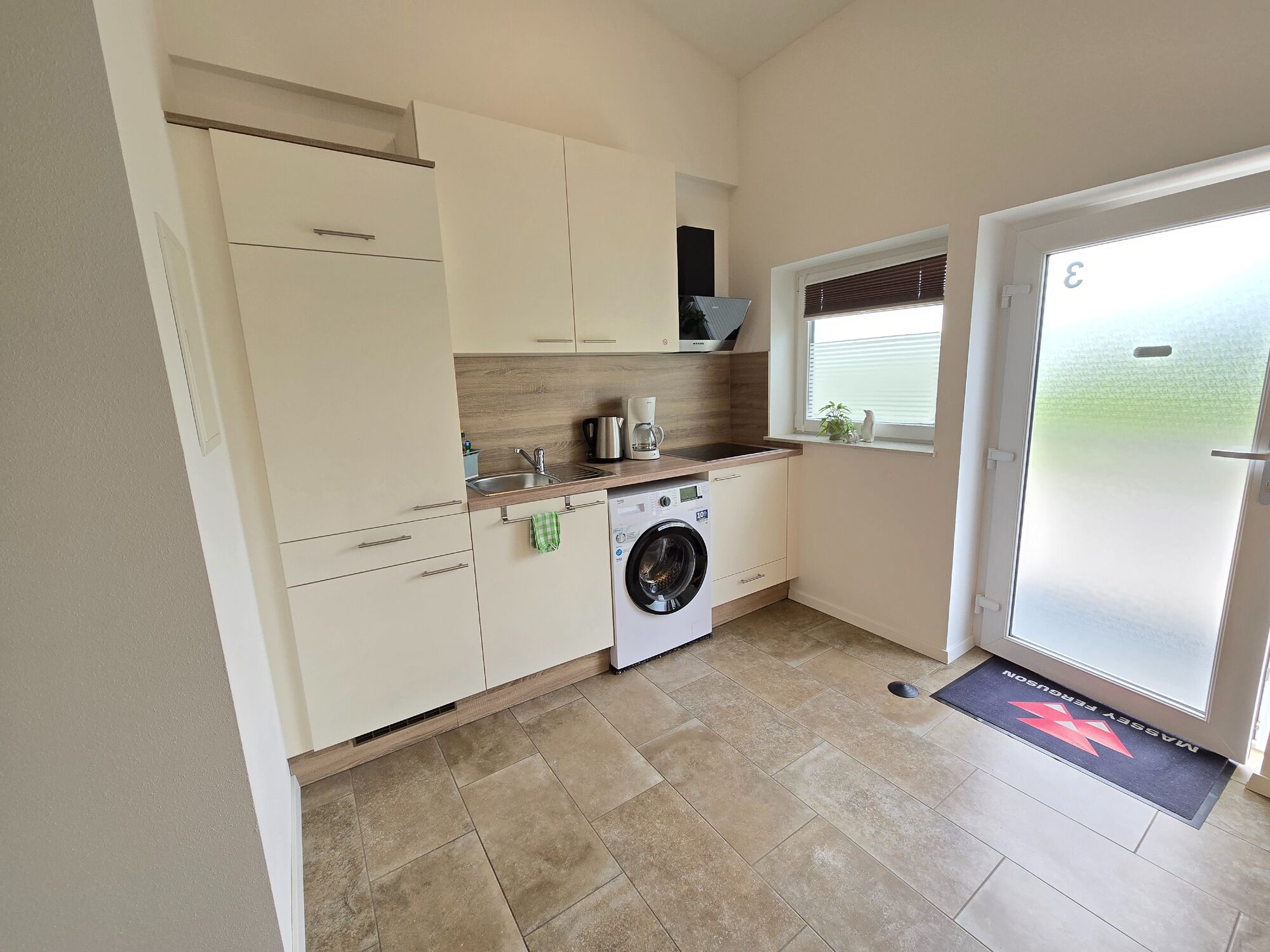 Wohnungseingang / Küche Wohnungseingang / Küche