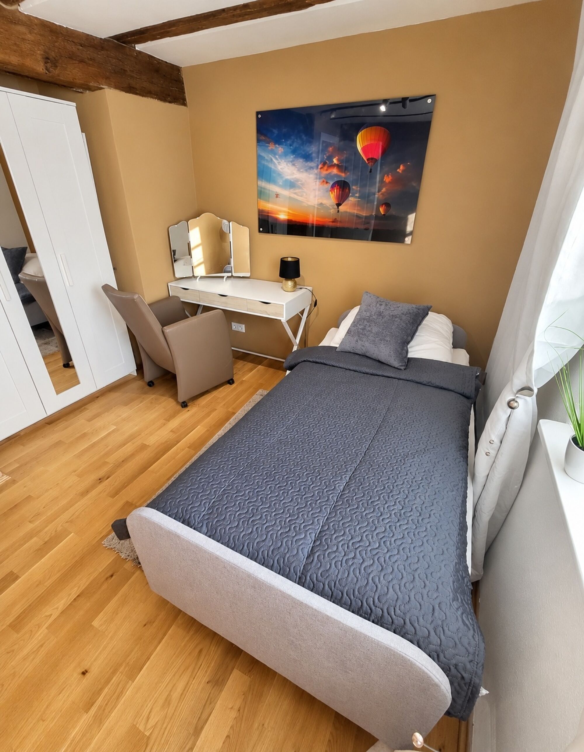 EG — Schlafplatz mit Schreibtisch / Bed with desk EG — Schlafplatz mit Schreibtisch / Bed with desk