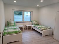 Kernsanierte neu möblierte EG-Wohnung, 4 DZ mit Einzelbetten Bild 1 Kernsanierte neu möblierte EG-Wohnung, 4 DZ mit Einzelbetten Bild 1