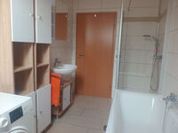 Badezimmer mit Dusche und Badewanne Badezimmer mit Dusche und Badewanne
