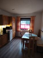 Voll ausgestattete Küche. Bei Bezug bestückt mit Kaffee, Tee, Kaffeesahne, Zucker, Gewürze, Essig, Öl, Eier, Nudeln, Marmelade Voll ausgestattete Küche. Bei Bezug bestückt mit Kaffee, Tee, Kaffeesahne, Zucker, Gewürze, Essig, Öl, Eier, Nudeln, Marmelade